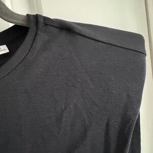 Aritzia Babaton shoulder pad tee shirt